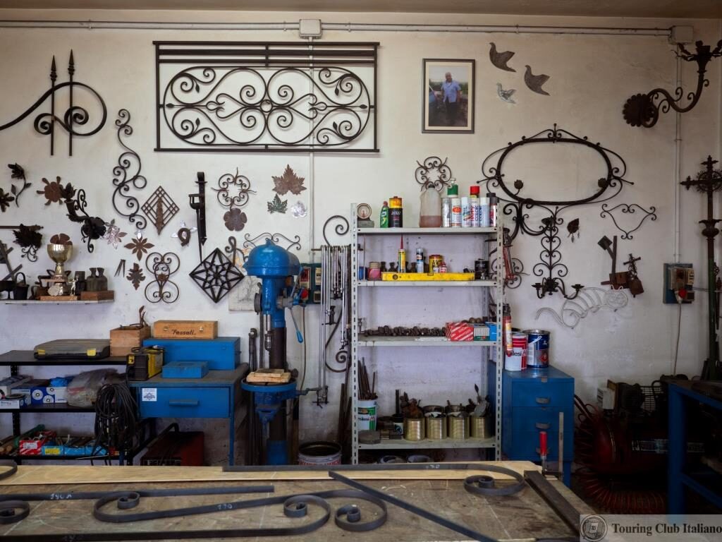 San Donato Val di Comino, FRIULI, agosto, 2020.  Bottega Ferro Battuto Cautilli, famiglia di fabbri che dal Settecento mette mano anche a prodotti artistici e sculture.